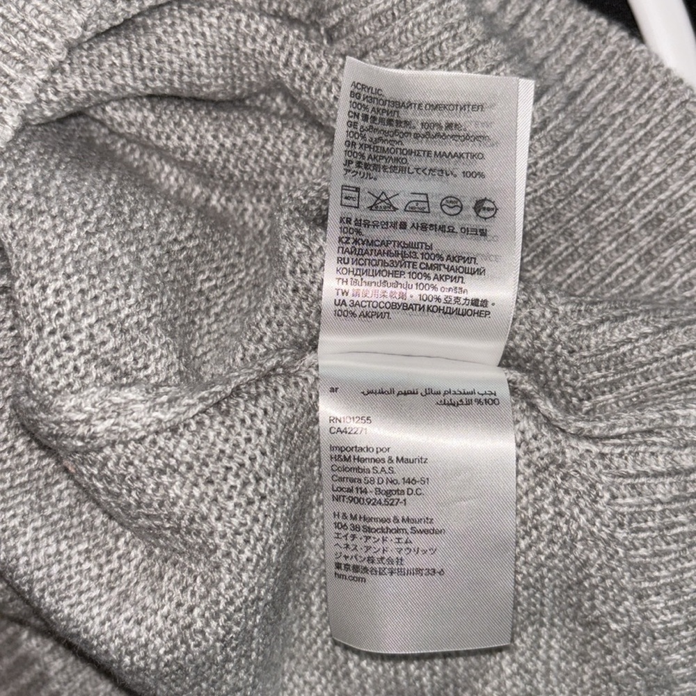 H&M Divided Women’s Cropped Hi-Lo Grey Crewneck Sweater | Size: XS - Picture 11 of 15